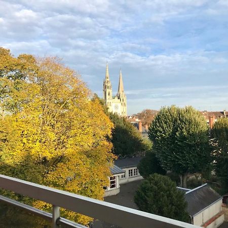Appartement Avec Parking Et Balcon Vue Cathedrale Chartres Dış mekan fotoğraf