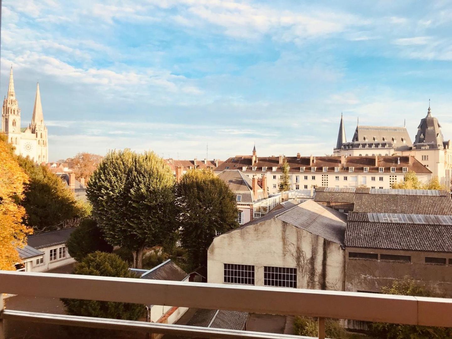 Appartement Avec Parking Et Balcon Vue Cathedrale Chartres Dış mekan fotoğraf