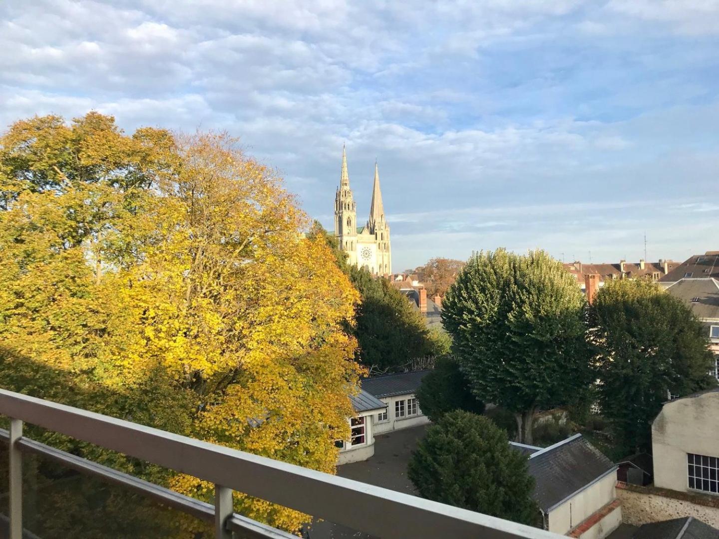 Appartement Avec Parking Et Balcon Vue Cathedrale Chartres Dış mekan fotoğraf
